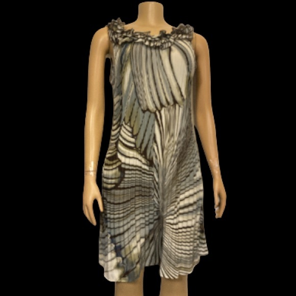 Robbie Bee Dress Pleated,Ruffle neckline sleeveless abstract tan brown size 8 - Picture 11 of 13